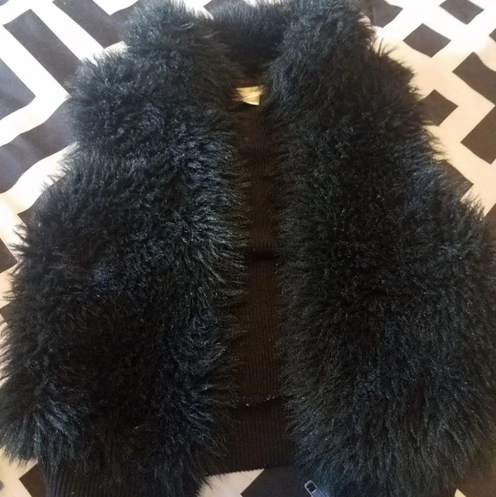 Girls faux fur black vest